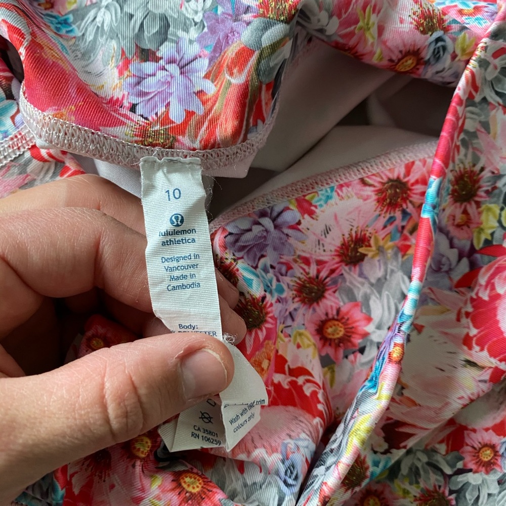 Flowanga Lululemon crops size 10